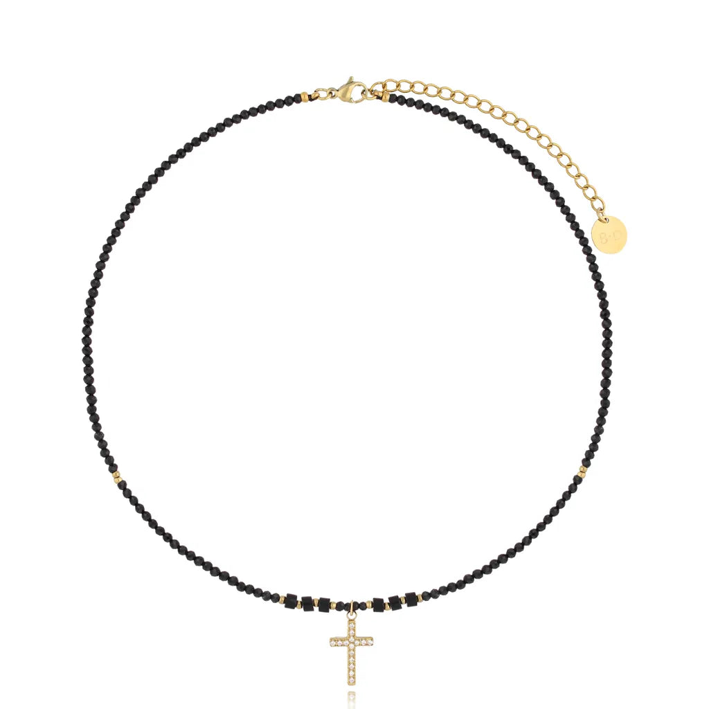 Turmalin Necklace with Gold Cross Lifestyle