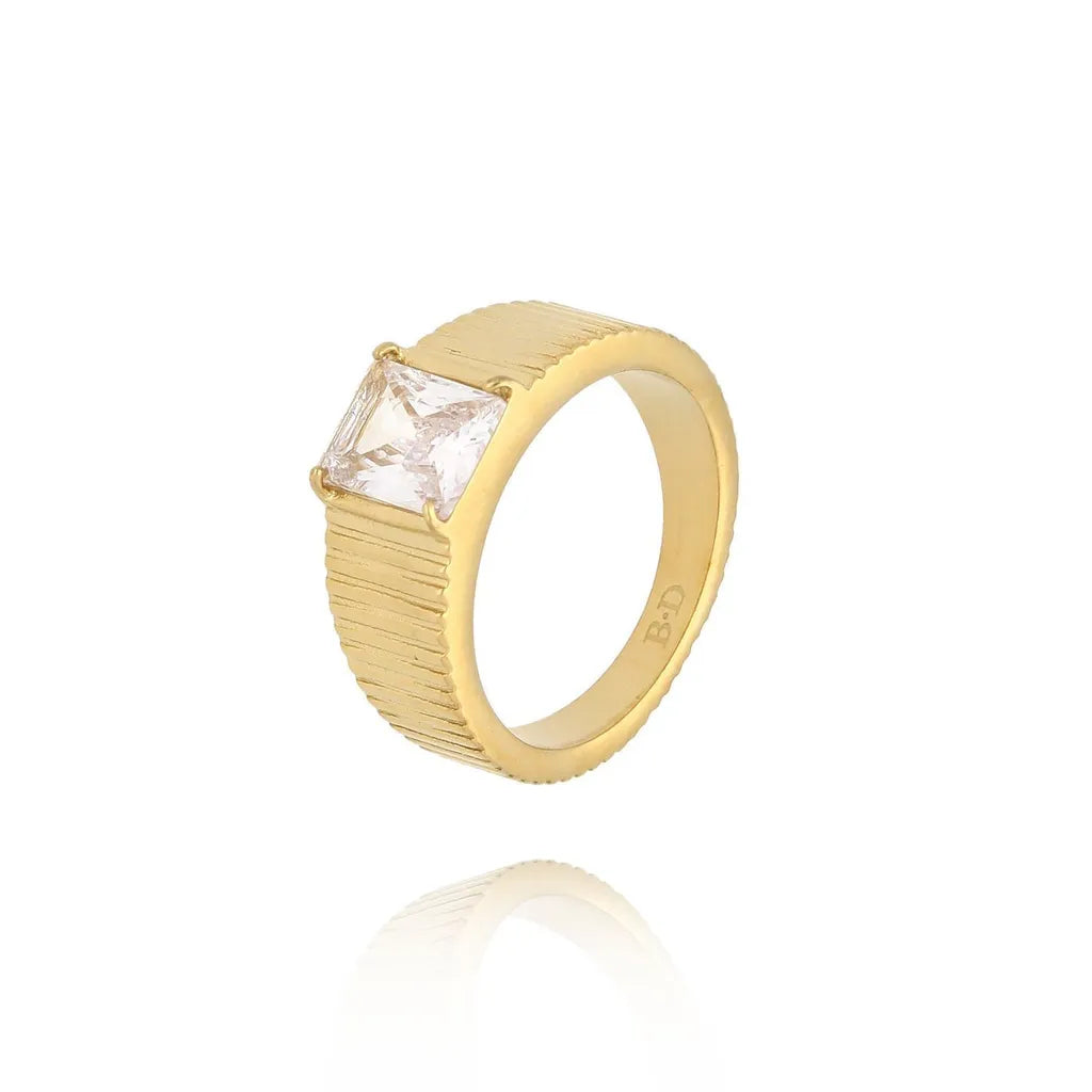 Crystal Sparkle Gold Ring Size 7