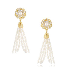 Load image into Gallery viewer, Claud Pearls Earrings
